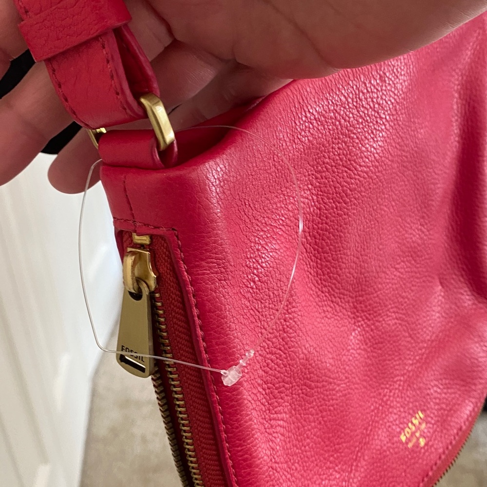 NWT Fossil Hot Pink Pebbled Leather Crossbody Bag.